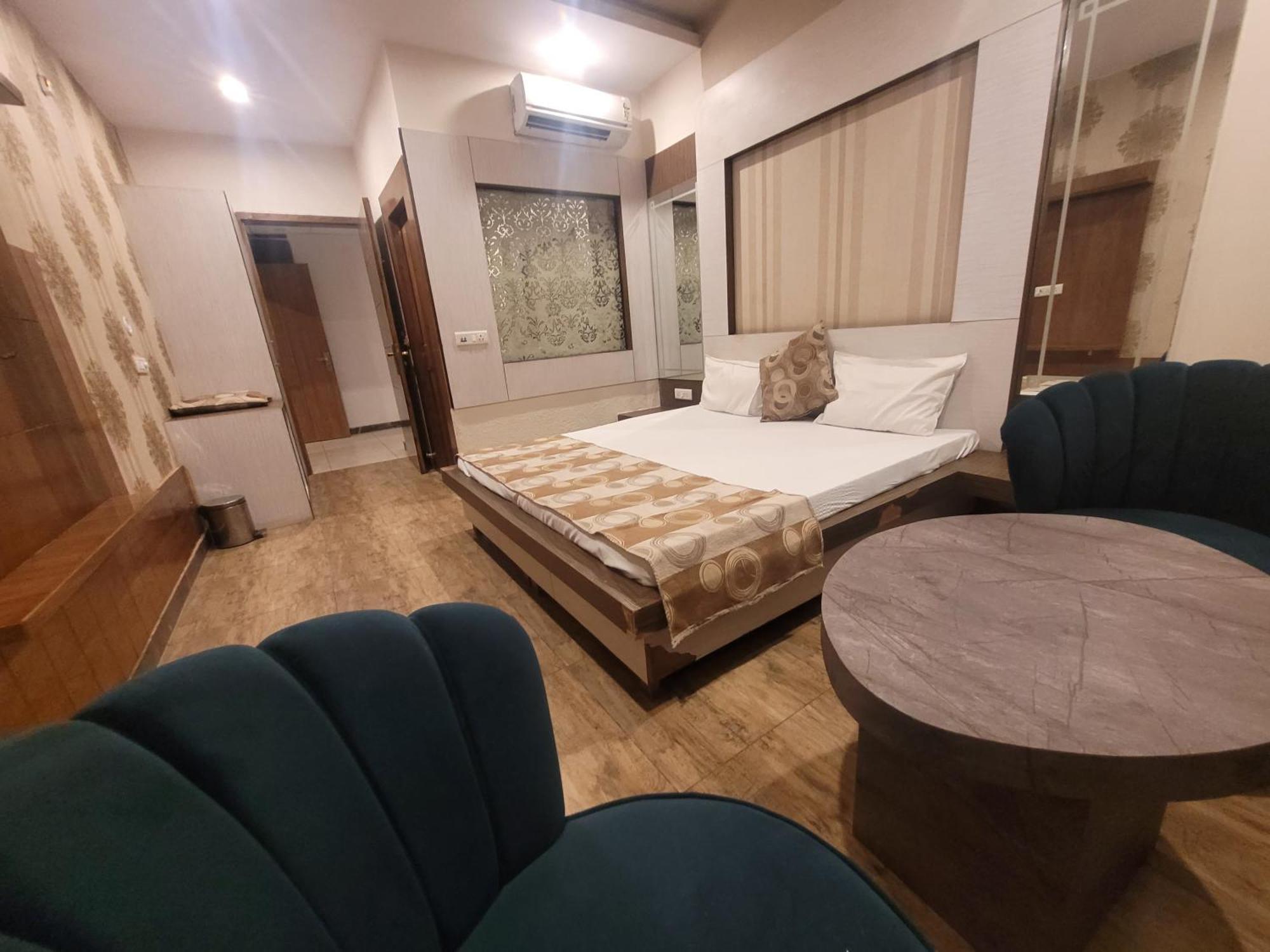 The Aura Grand Hotel & Banquet - A Unit Of Sitara Kollection Hotels Rohtak Exterior foto