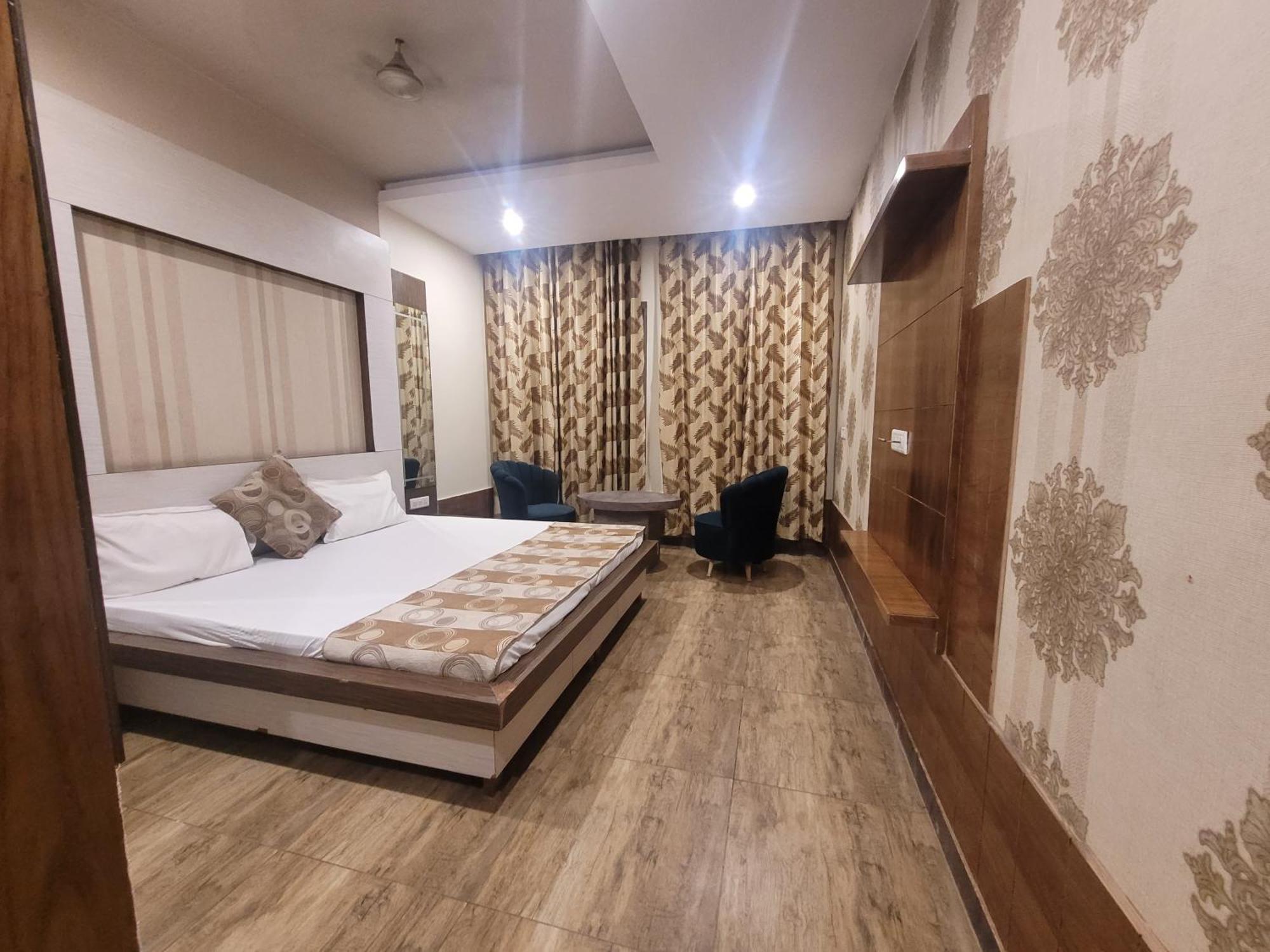 The Aura Grand Hotel & Banquet - A Unit Of Sitara Kollection Hotels Rohtak Exterior foto