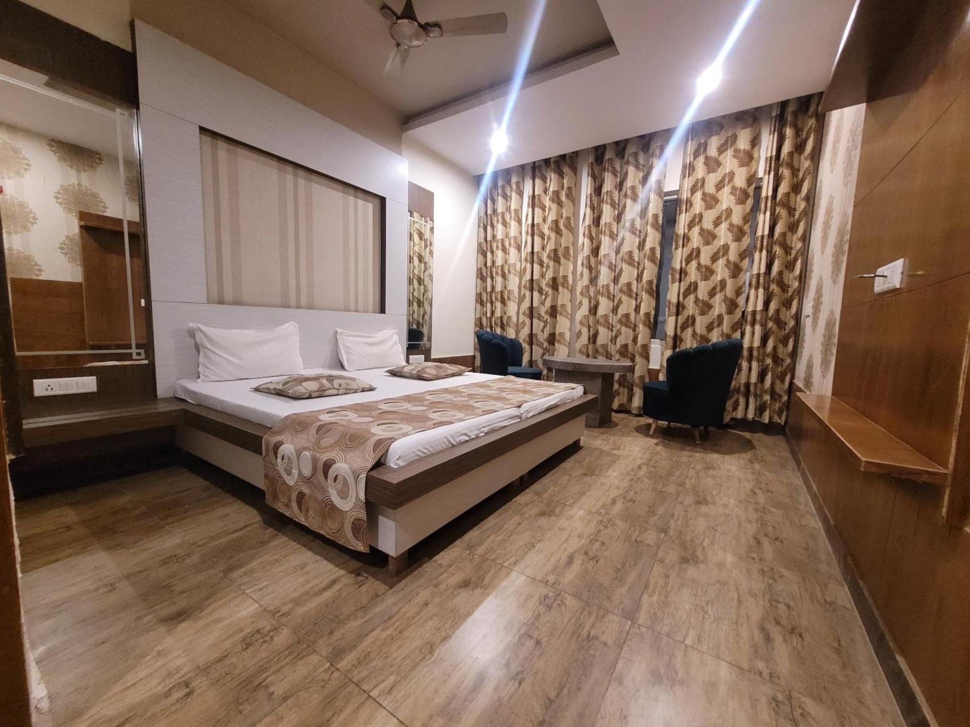 The Aura Grand Hotel & Banquet - A Unit Of Sitara Kollection Hotels Rohtak Exterior foto