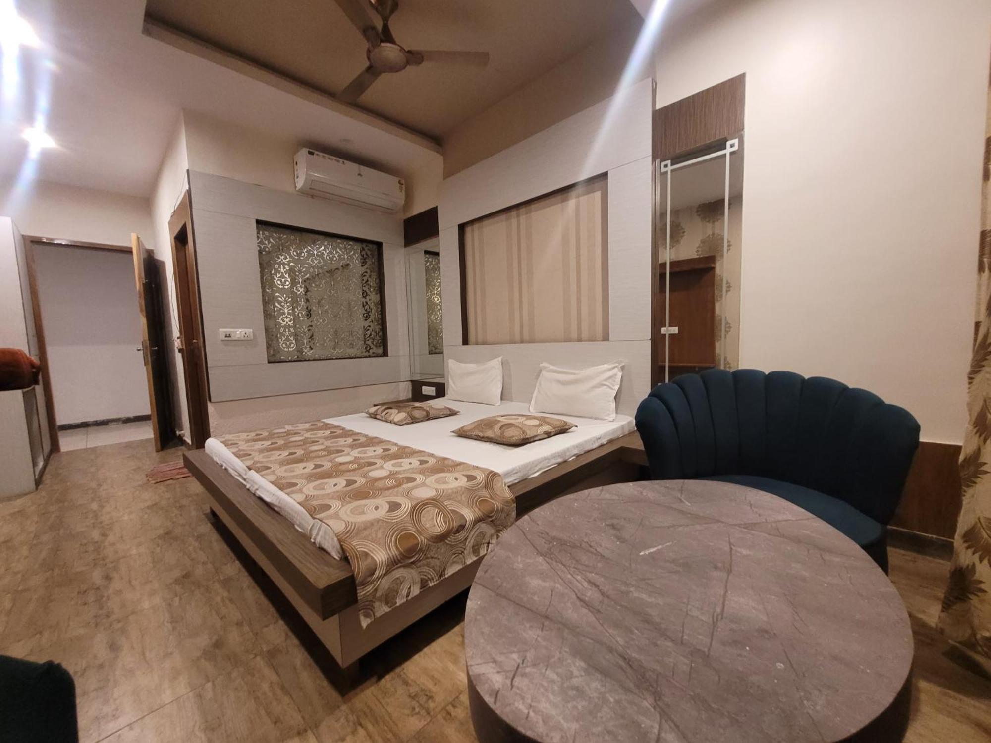 The Aura Grand Hotel & Banquet - A Unit Of Sitara Kollection Hotels Rohtak Exterior foto